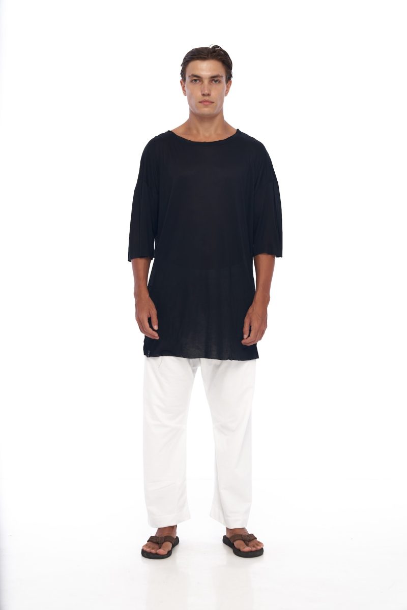 DUNE · Camiseta moda. Con cuello amplio, mangas por debajo codos, aperturas laterales y muy larga. Tejido natural 100 % viscosa, ultra ligero, transparente y delicado. Ideal para altas temperaturas.