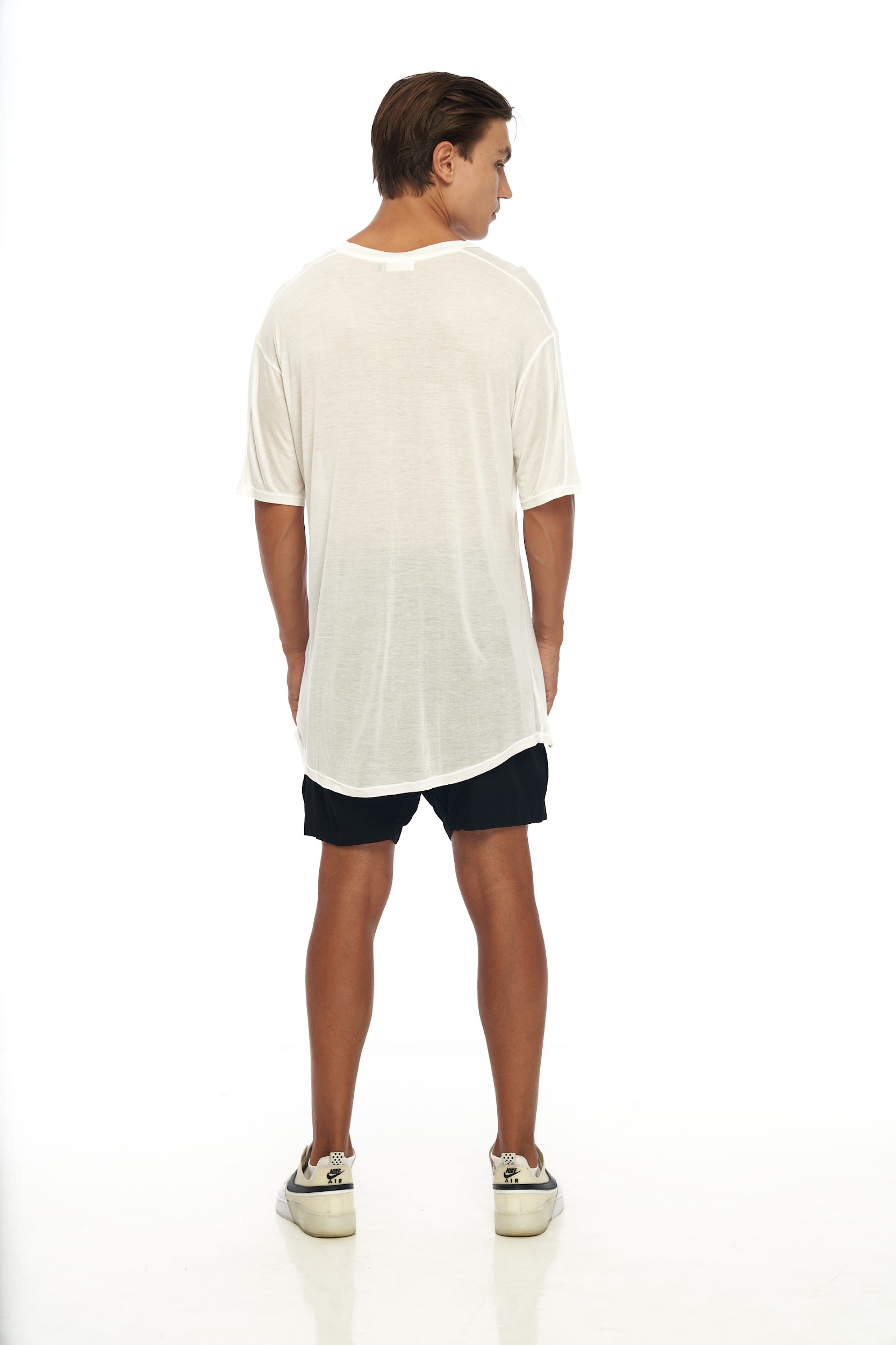 DUNE · Camiseta moda cómoda. Con Bajo redondeado, cuello amplio y mangas al codo