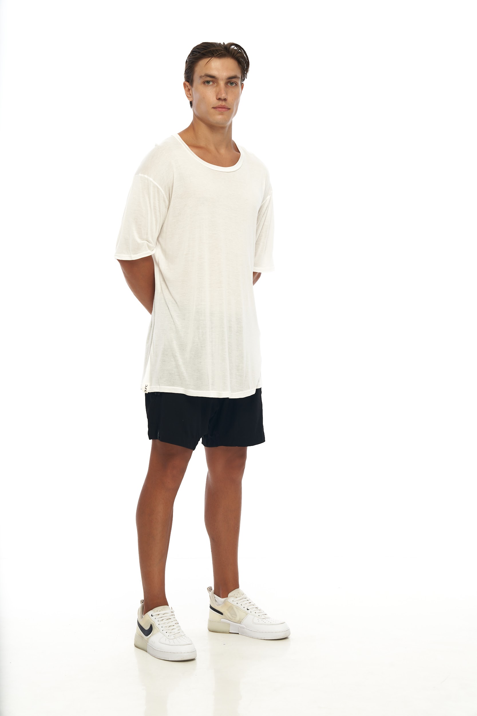 DUNE · Camiseta moda cómoda. Con Bajo redondeado, cuello amplio y mangas al codo