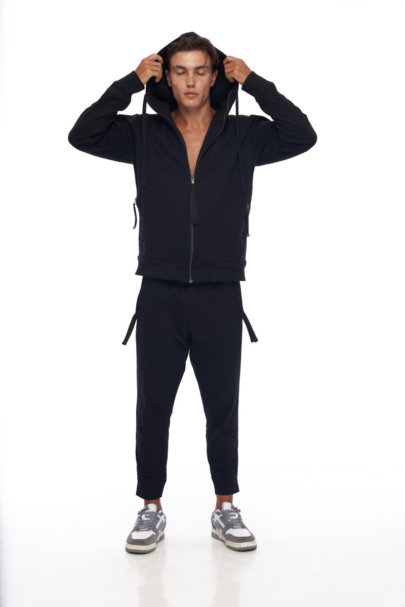 DUNE · Pantalón deportivo básico. Tobillero con cremalleras y tiradores.