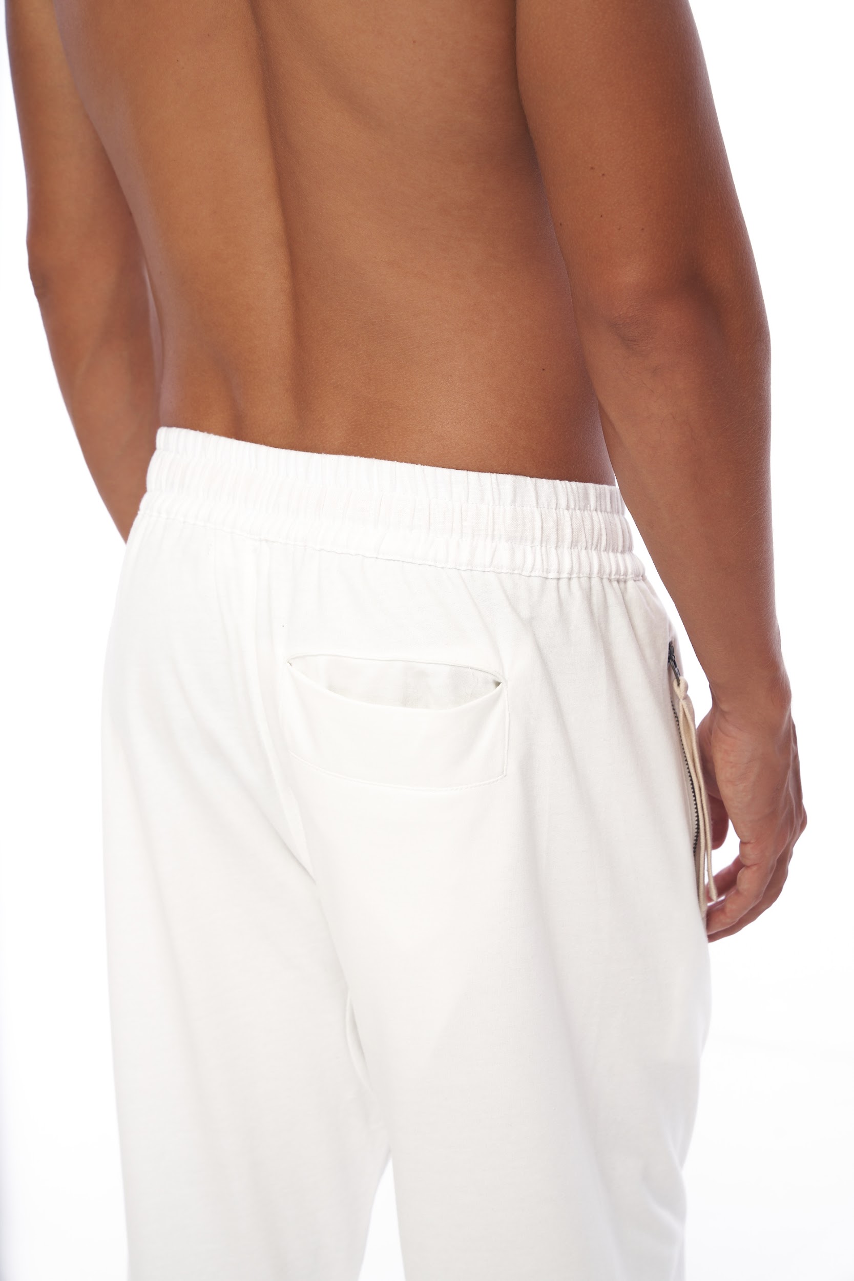 DUNE · Pantalón moda ancho, confortable, con cremalleras tiradores y detalle entrepierna.