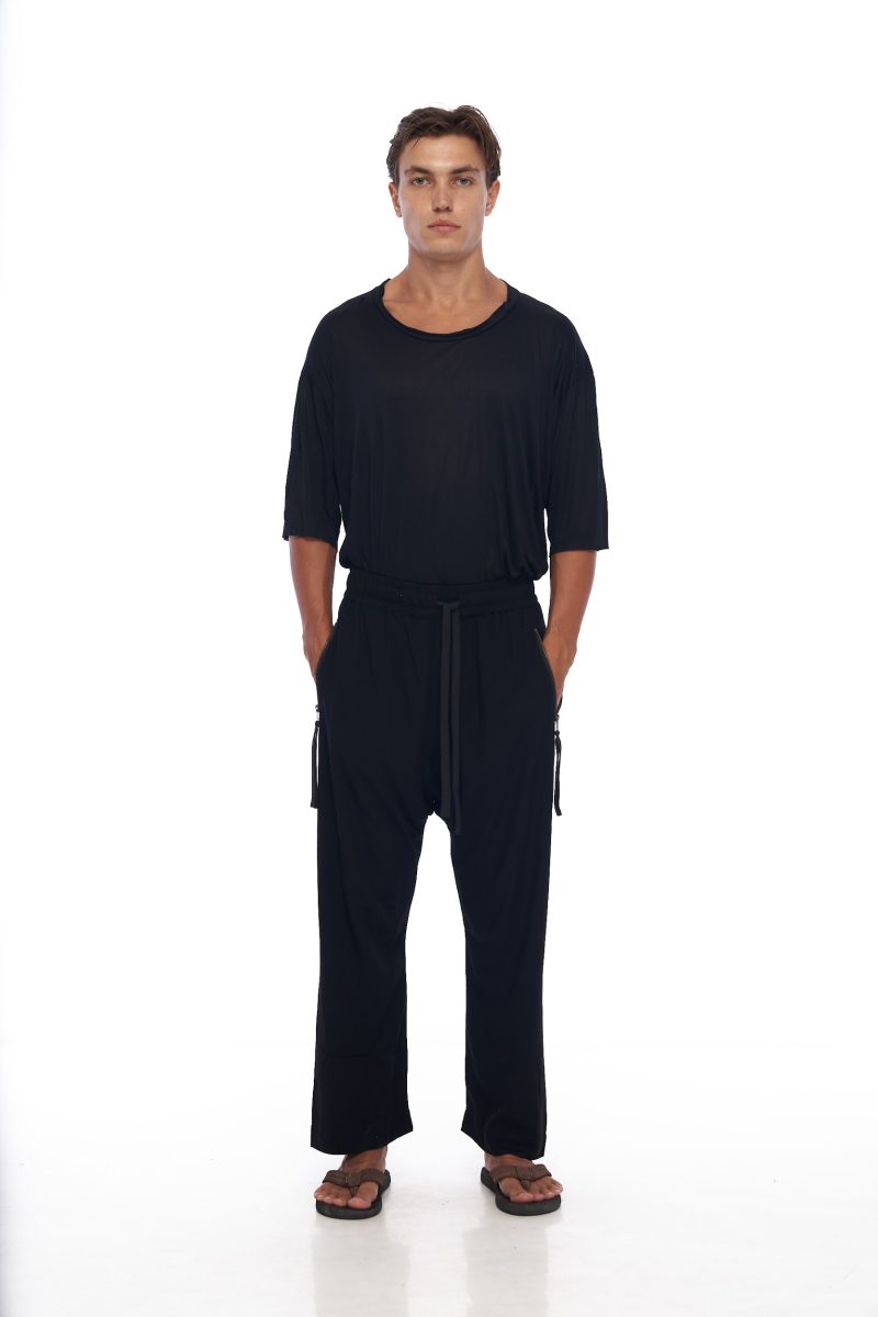 DUNE · Pantalón moda ancho, confortable, con cremalleras tiradores y detalle entrepierna.