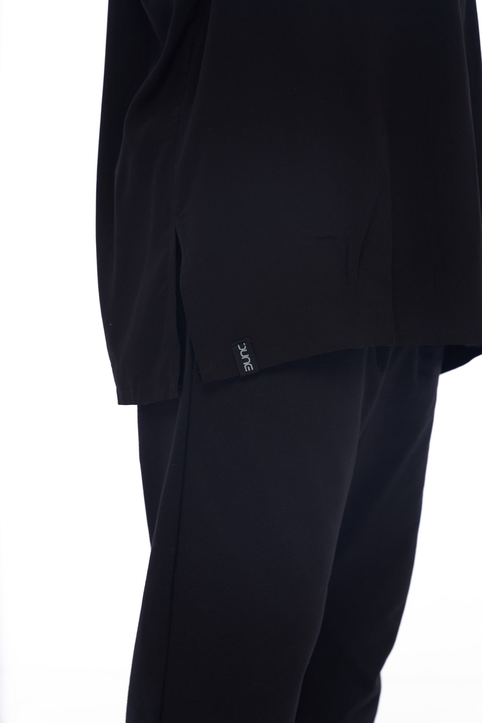 DUNE · Camisa moda muy larga. Botonadura estilo polo, con cuello mao y aberturas laterales.