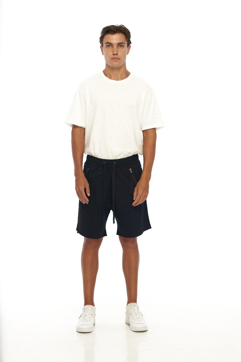 DUNE · Bermuda amplia, acabados cortados y cremalleras con tiradores.
