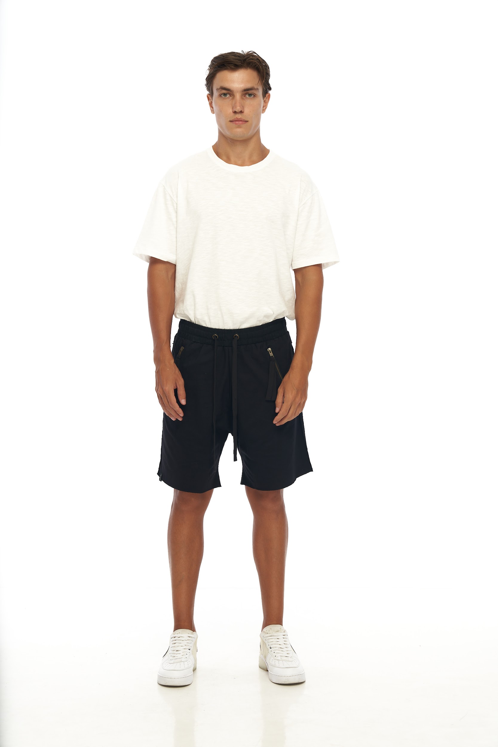 DUNE · Bermuda amplia, acabados cortados y cremalleras con tiradores.