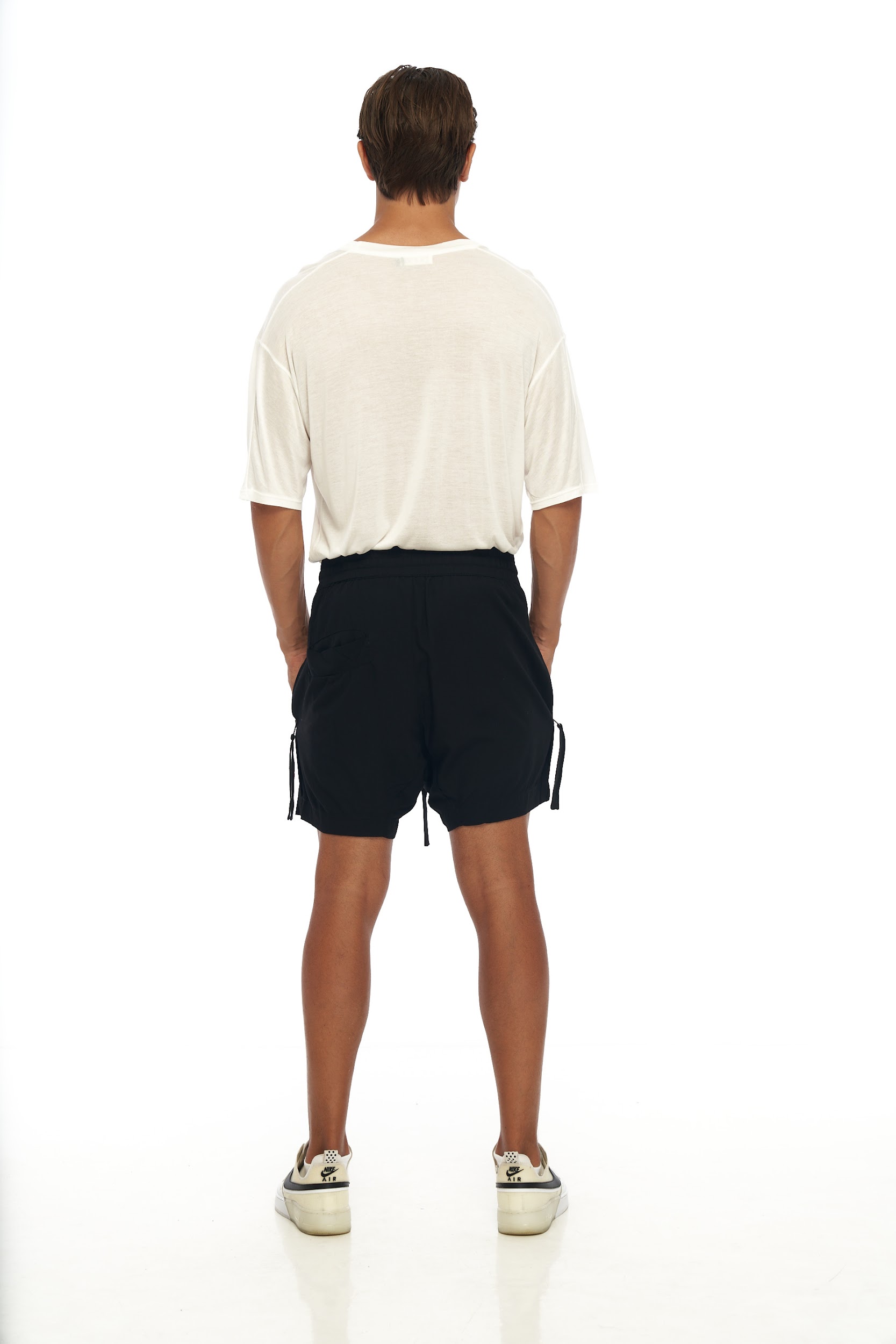 DUNE · Short medio, acabados moda con tiradores cremalleras en bolsillos.