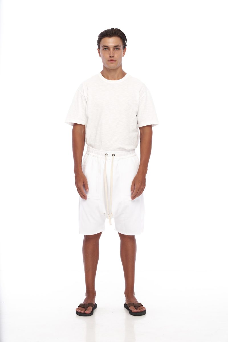 DUNE · Bermuda muy confortable y amplia. Tiro muy caído, con bolsillos worker inspiración carpintero y dos bolsillos traseros.